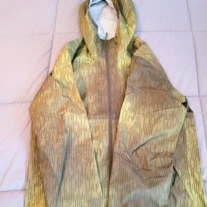 Mountain Hardware Raincoat Jacket! $150 MSRP 🤍